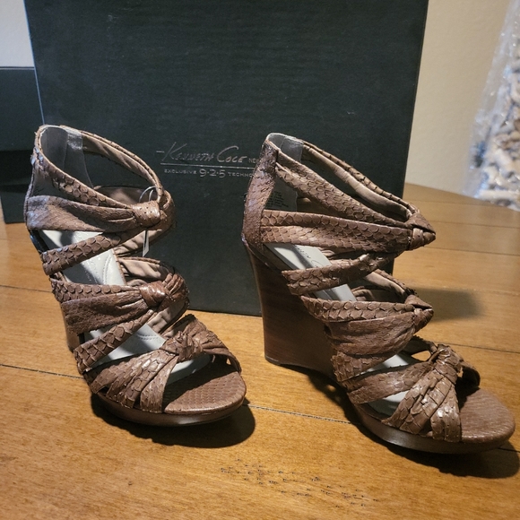 Kennith Cole Exclusive Brown Heels - Picture 4 of 5